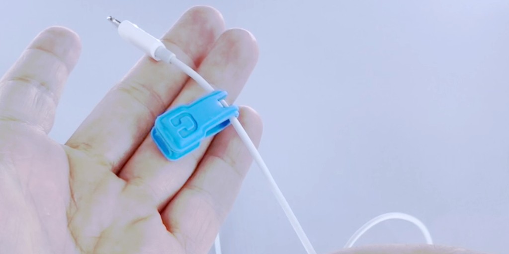 CloopBand's tweet image. I can&apos;t stop snapping my Cloop Magnetic Cable Clips shut and open. It&apos;s like a mini stress reliever 💆🏼‍♀️ #fidgettool #cloop
