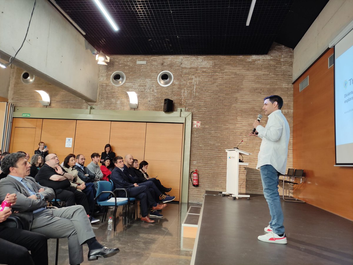 TGNImpulsa's tweet photo. El Conseller d'Ocupació de @TGNAjuntament, @manelcastano fa la cloenda del 6è #FòrumCatSud desprès de la presentació dels tres últims projectes empresarials en cerca de finançament:
Jordi Garcia de #EhealtAl
Sebas Navarro de #Kompy
Oscar Miró de #GoodProjects https://t.co/xbv6OPQYzn