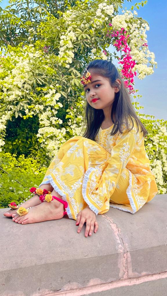 AwadhChikan's tweet photo. This Pure Mul Cotton Straight style Gharara Set intricate with fine Chikankari Embellishment with floral print is perfect for your daughter. The Ethnic outfit is our pride and shows the tradition of our Indian Culture.
#mulcotton #ghararasetsforkids #partyweardress https://t.co/sszJZKg9F1