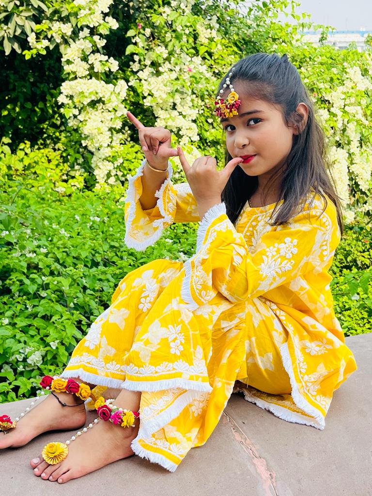AwadhChikan's tweet photo. This Pure Mul Cotton Straight style Gharara Set intricate with fine Chikankari Embellishment with floral print is perfect for your daughter. The Ethnic outfit is our pride and shows the tradition of our Indian Culture.
#mulcotton #ghararasetsforkids #partyweardress https://t.co/sszJZKg9F1