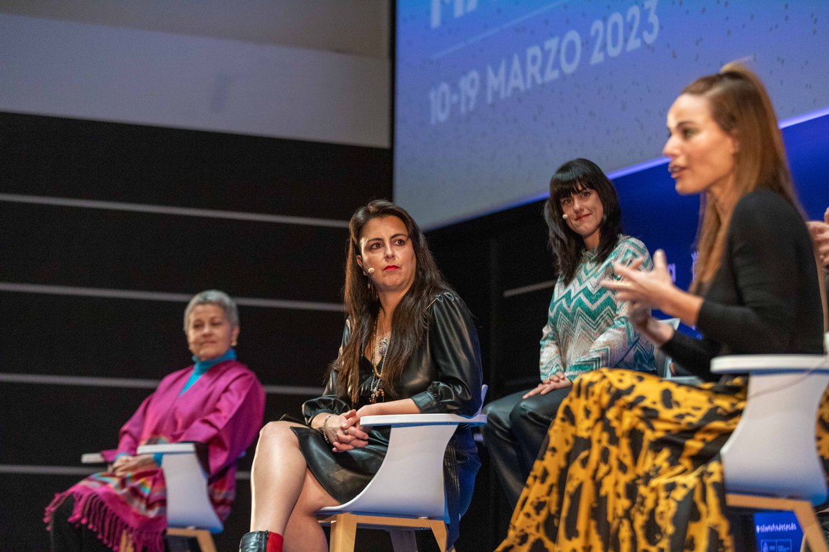 Estamos dentrísimo de #LaPecera Una rueda de prensa cargada de emociones en la que público, directora y talentos se han implicado para hacer brillar esta gran película del <a href="/festivalmalaga/">Festival de Málaga</a> ☺️💫❤️