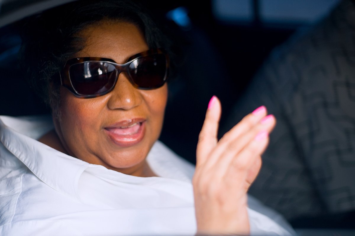 Matthew_JordanS's tweet photo. Aretha Franklin's hit song "I Say a Little Prayer" was actually written for Dionne Warwick, but Aretha's version became the more popular one.
#ArethaCool Kickstarter campaign.
#ArethaFranklin #Kickstarter #Soul
https://t.co/DRITfDKOmh https://t.co/NCaJr0iG8R