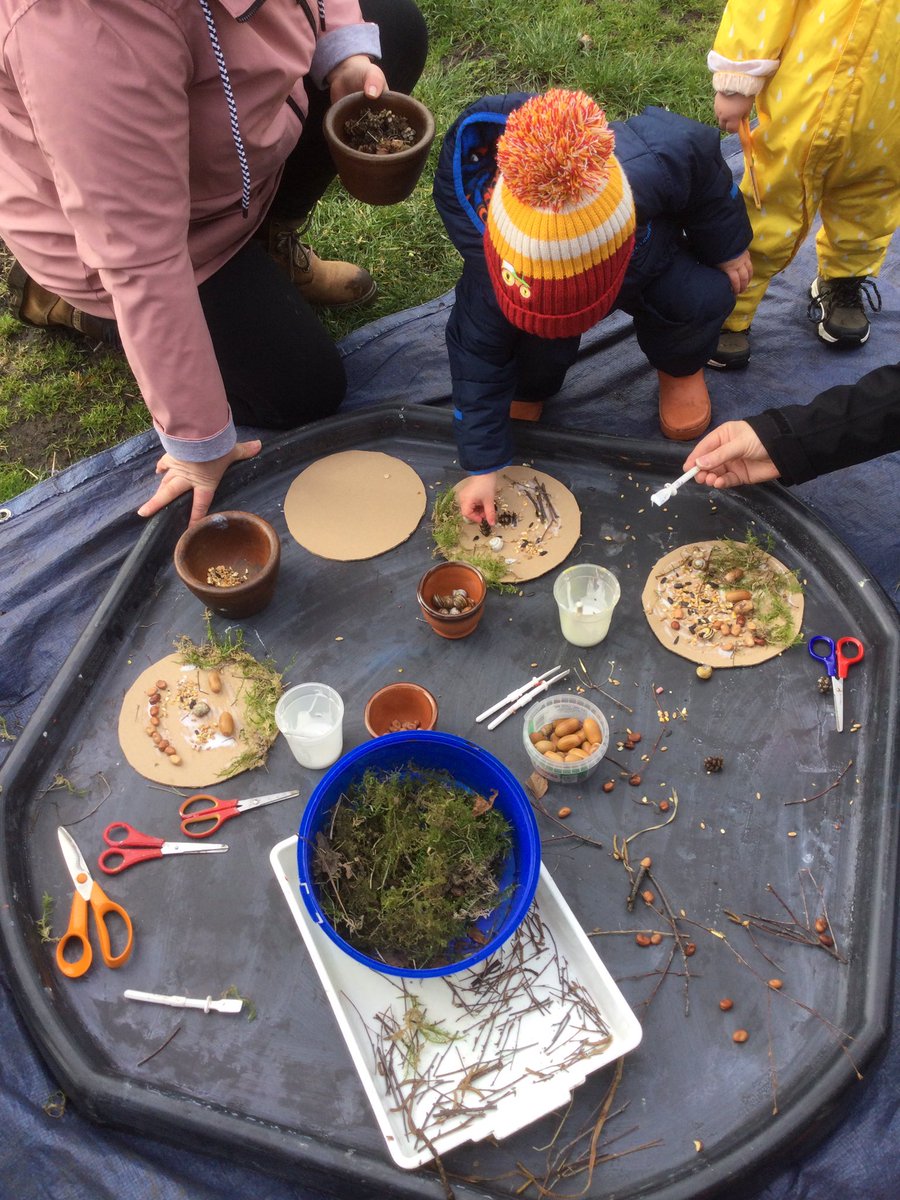 HTAClassSmith's tweet photo. Using natural materials we made our mummy’s faces then made and decorated clay hearts ready to give on Mothering Sunday.We toasted marshmallows putting them between chocolate biscuits and listening to a story together.#HTAforestschool https://t.co/vZIyUvCjEz
