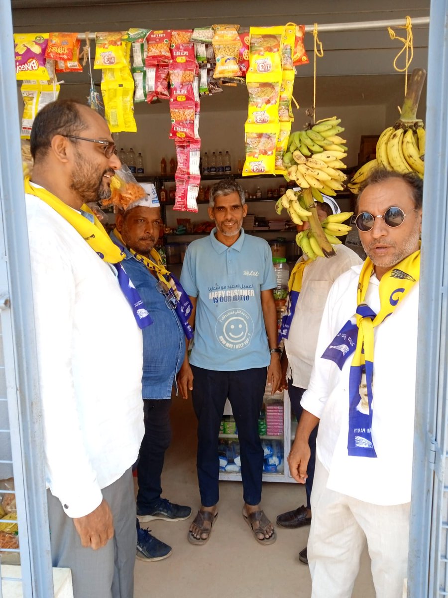 AshrafAliUB's tweet photo. ಮಂಗಳೂರು ವಿಧಾನಸಭಾ ಕ್ಷೇತ್ರ ವ್ಯಾಪ್ತಿಯಲ್ಲಿನ  ಕೆ.ಸಿ. ರೋಡ್ ಪ್ರದೇಶದಲ್ಲಿ ಇಂದು ಆಮ್ ಆದ್ಮಿ ಪಕ್ಷದ ವತಿಯಿಂದ ನಡೆದ ಪ್ರಚಾರ ಕಾರ್ಯದಲ್ಲಿ ಕ್ಷೇತ್ರದ ಅಭ್ಯರ್ಥಿ ಎಂ. ಅಶ್ರಫ್ ಅಲಿ, ಆಮ್ ಆದ್ಮಿ ಪಕ್ಷ ದ ಪ್ರಮುಖ ಕಾರ್ಯಕರ್ತರಾದ ಹನೀಫ್ ಹಮ್ಮಬ್ಬ, ದರ್ವೇಝ್ ಉಳ್ಳಾಲ, ಅಬ್ದುಲ್ ಅಝೀಝ್ ಸೈಯ್ಯದ್ ಮತ್ತು ಎಂ.ರಫೀಕ್ ಹಮೀದ್ ಉಪಸ್ಥಿತರಿದ್ದರು. https://t.co/lqx5q1xOXy