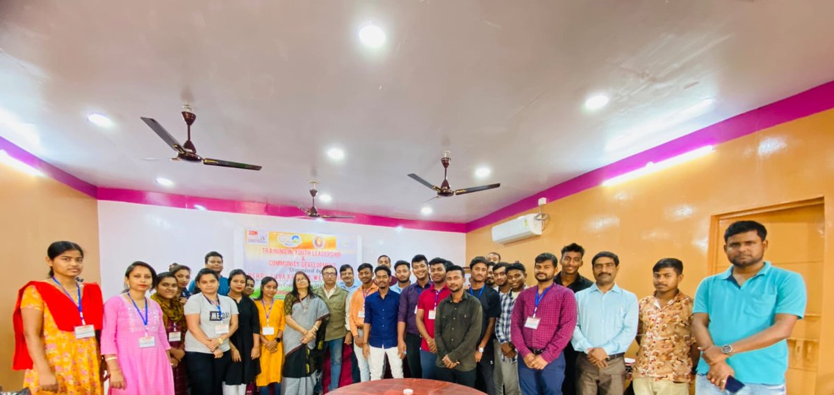 mybwesttripura's tweet photo. Photo of NYKS Tripura State Director with all participants in TYLCD Programme @Nyksindia @NykwestTripura @NYKS_Tripura #TYLCD #Youth_Power #traning https://t.co/nNAfPYqEkT