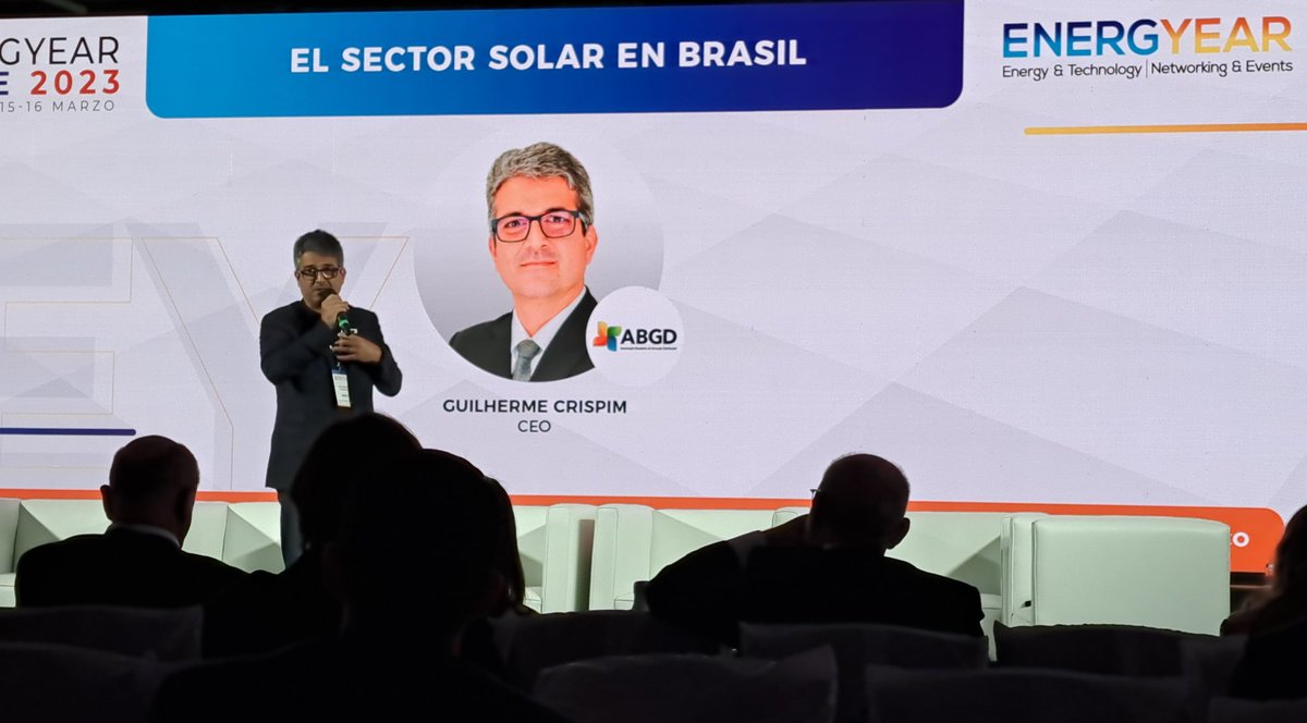 MontserratLag14's tweet image. Comenzando la jornada con Guilherme Crispim #ABGD. El sector solar en Brasil. "Brasil tiene el 84% de Energía Renovable" 👏. #Energyear