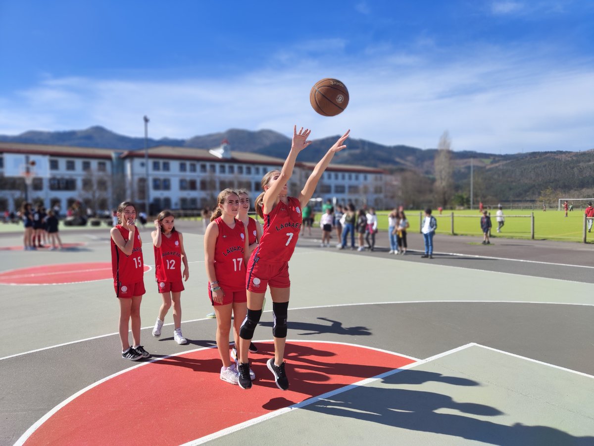 lauaxetaikastol's tweet image. 🙂⚽🏀
Gaur, LXT kirol eguna ospatu dugu Lauaxetan!

Laster, eskolaz kanpokoetan izen emateko aukera. 
Hoy hemos celebrado el día del deporte en Lauaxeta. Próximamente, abrimos extraescolares. Aurrera!
#LauaxetaIkastola #LXT #LXT Eguna #Extraescolares #EskolazKanpokoak