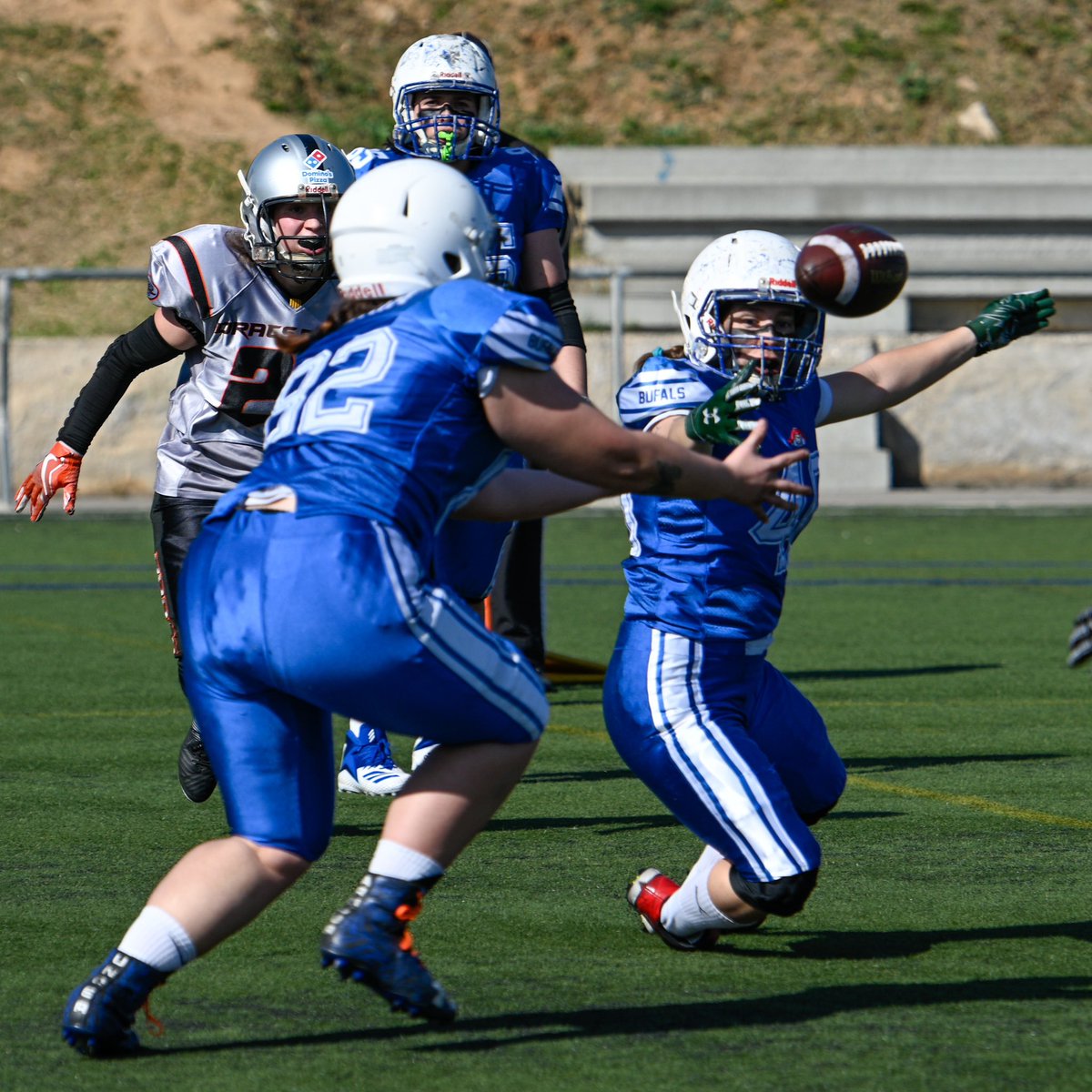 MyOwnViewBcn's tweet photo. Momentos de la quinta jornada de la Liga Española Femenina Serie B, @DRACS_GIRLS  vs @bufals Fem 
.
.
#lffa #football #americanfootball #futbolamericano #fans #footballfans #americanfootballfans #conéctatealfootball🏈 #enjoyfootball🏈 #footballfemenino https://t.co/R7G5CWHuM9