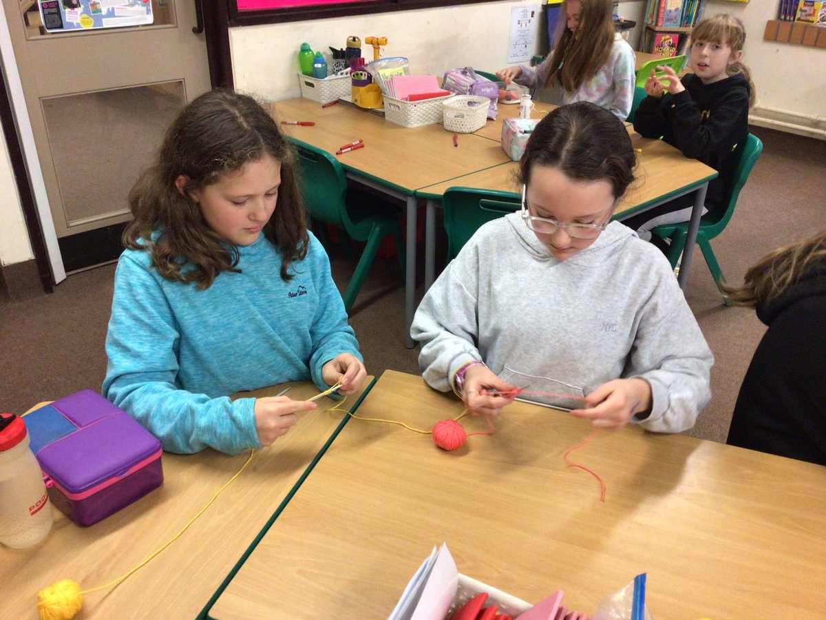 LPCommunity_'s tweet photo. Lovely to see the more experienced knitters sharing their skills with the newer ones today in knittting club. #solvingproblemsandsharingideas 
Not too late to donate! @mndassoc #makeitmarch https://t.co/iUtp1uZFDl