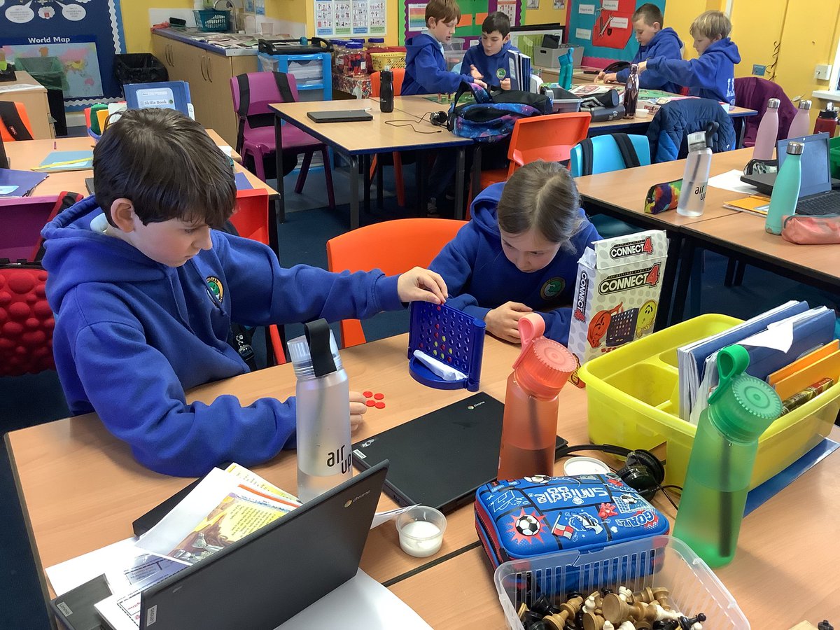 llanrhidianp's tweet photo. When it rains, we collaborate in a different way! #LlanPryCop #Llan4ps #LlanImp #LlanHealth https://t.co/Uw0tvj9cut