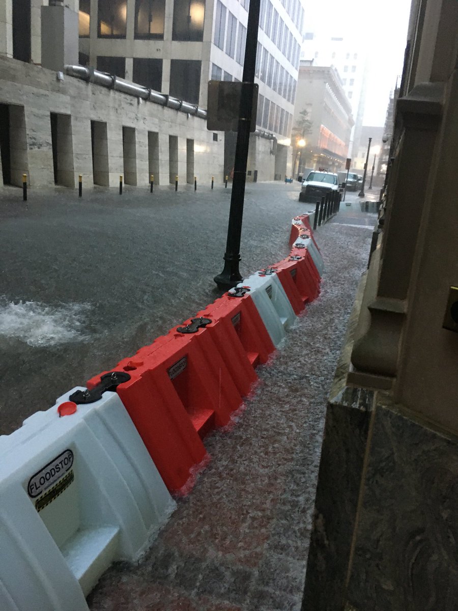 floodstopusa's tweet photo. Floodstops protecting the Hilton in downtown NOLA #floodstops #floodbarrier #floodprotection #flood #floodmitigation https://t.co/s4lSFjCHuJ
