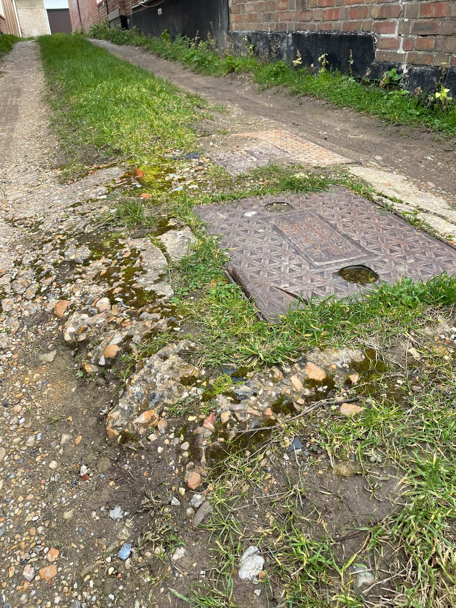 Waller4Labour's tweet photo. @thameswater The road is covered by a resident's parking scheme. While your guys are here can they also sort out the raised manhole cover between 32-34 Boston Manor Gardens, which scrapes the underside of cars https://t.co/8IUs66GPVm