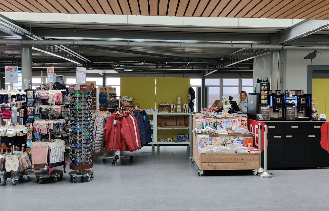 rederijdoeksen's tweet photo. 🛒🎁 Misschien heb je het al gezien: de #Parlevinker is tijdelijk gesloten wegens verbouwing. Eind maart gaat de geheel vernieuwde winkel weer open! In de tussentijd ben je van harte welkom in de pop-up store in de terminal: een kleiner assortiment maar de vertrouwde service 💙 https://t.co/jy65Mndw7Q