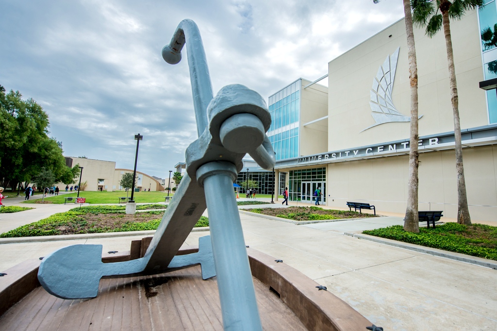Campus is quiet without all out Islanders around..... PLEASE COMEBACK!!!!⁠
⁠
#tamucc