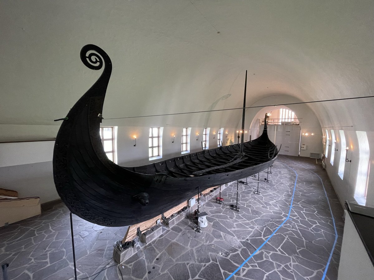 My babies are safe! 😍

The Oseberg ship today vs. a couple of years ago. 

The care and engineering work put into protecting these Viking ships during the museum refurbishment is mind blowing: 🤯. 1/