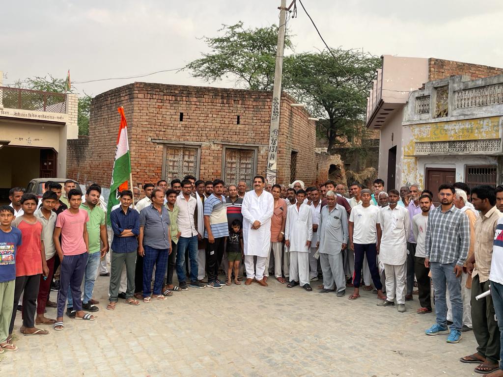 anilmaanINC's tweet photo. नलवा विधानसभा के गांव-गांव घर-घर जा कर चलाए गए जनसंपर्क अभियान में मिले जनसमर्थन के लिए गांव बाडया ब्राह्मण वासियों का मैं दिल से आभार व्यक्त करता हूं।
#हाथ_से_हाथ_जोड़ो_अभियान
@DeependerSHooda @RahulGandhi @BhupinderShooda @INCUdaiBhan @INCIndia https://t.co/VxvYIo7pWf