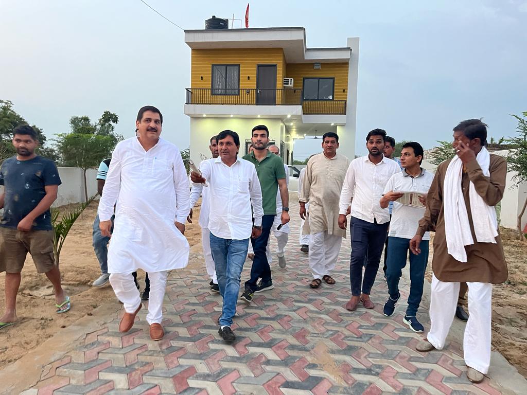 anilmaanINC's tweet photo. नलवा विधानसभा के गांव-गांव घर-घर जा कर चलाए गए जनसंपर्क अभियान में मिले जनसमर्थन के लिए गांव बाडया ब्राह्मण वासियों का मैं दिल से आभार व्यक्त करता हूं।
#हाथ_से_हाथ_जोड़ो_अभियान
@DeependerSHooda @RahulGandhi @BhupinderShooda @INCUdaiBhan @INCIndia https://t.co/VxvYIo7pWf