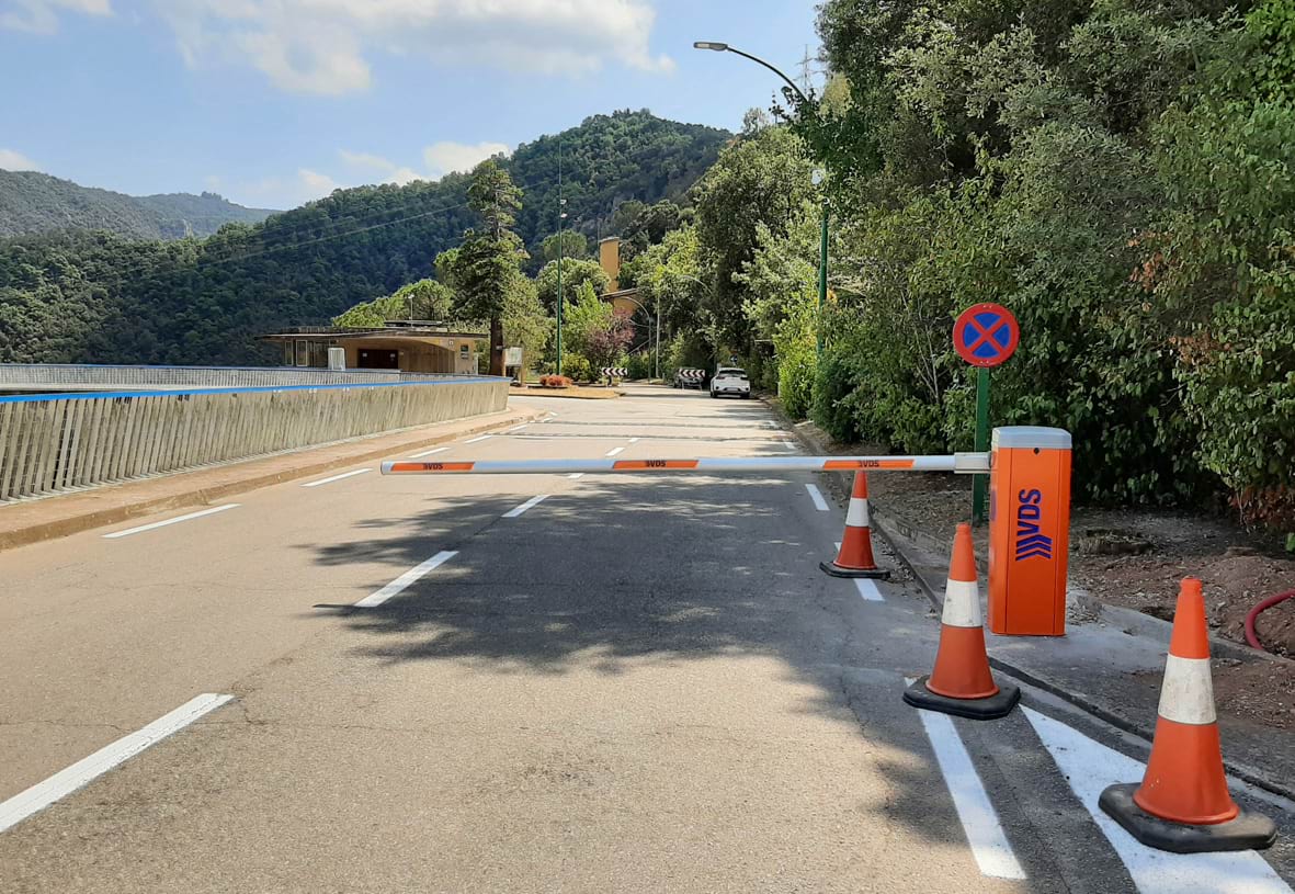 diba's tweet photo. ⚠️Atenció! Tancament temporal del punt d’informació i àrea d’esplai del pantà de Sau. #ENGuilleries ha decidit suspendre la regulació que estava portant a terme degut a raons de seguretat arran de l’actuació que està fent @aigua_cat #som311 #ODSDiba

✅https://t.co/myxZp8s2KP https://t.co/2y3TErp6yP