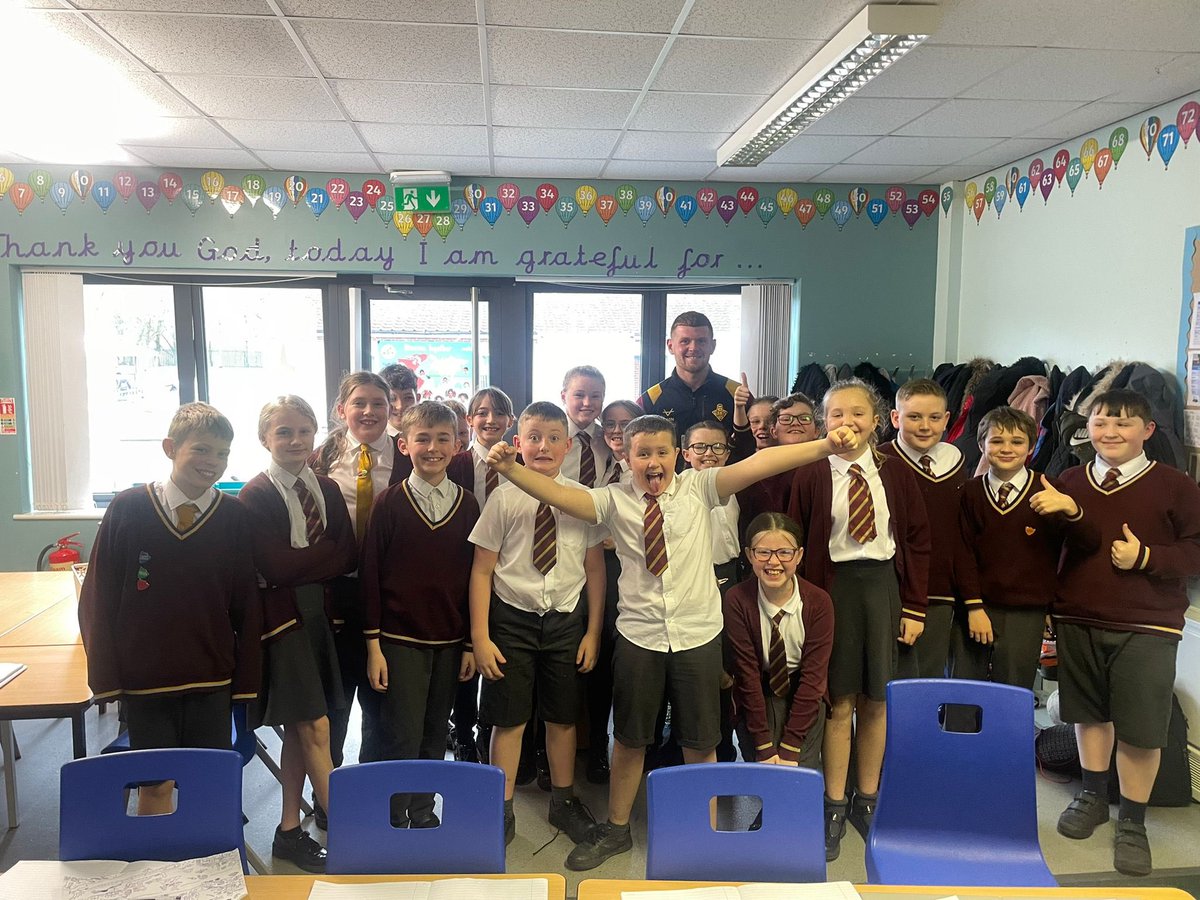 stedwardsrc's tweet photo. We had a very special visitor this afternoon. Thank you to Olly Russell from Huddersfield Giants for coming in to talk to us about life as a rugby player. Lots of our children left school feeling very inspired and are supporting the Giants all the way! @Giantsrl @OllyRuss6 https://t.co/hycrD3cPq3