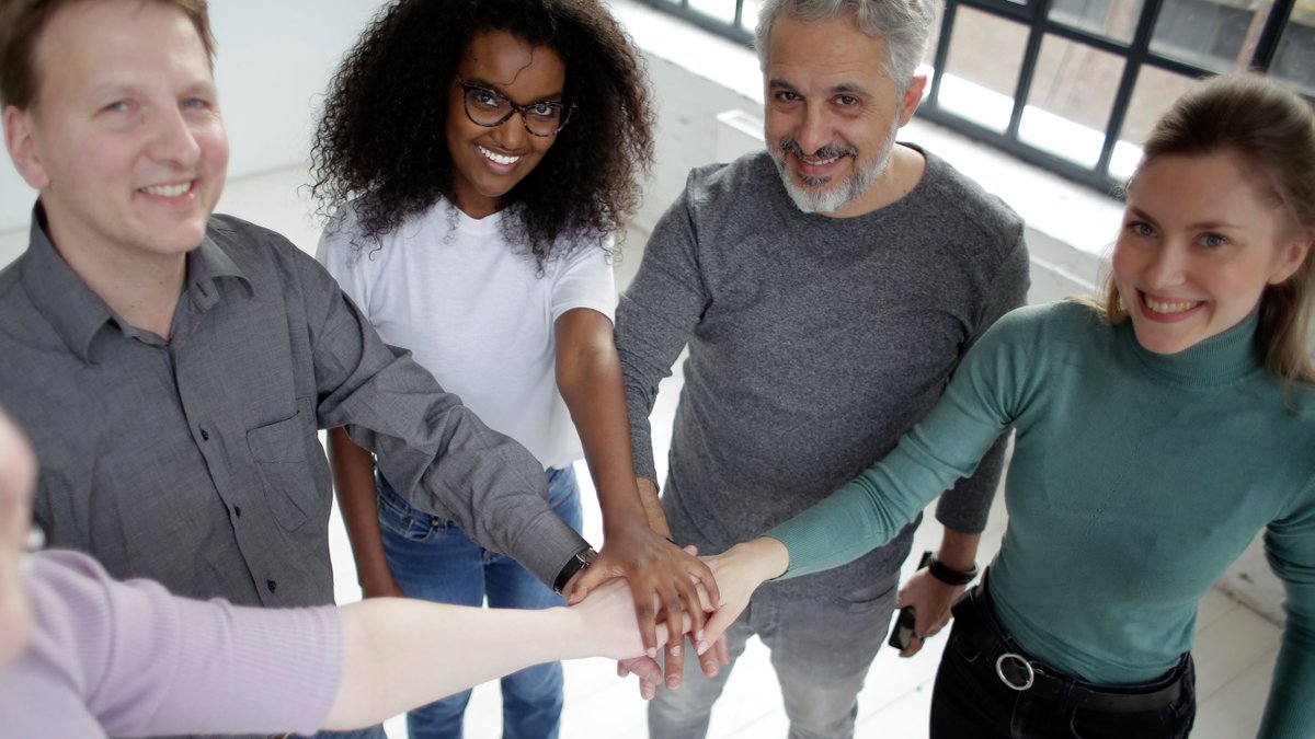 AlzheimerBC's tweet photo. As we celebrate #SocialWorkMonth in March, let's recognize the vital role of social workers in supporting families affected by dementia. If you’re looking for dementia support, we're also here for you. Call our First Link Dementia Helpline: 1-800-936-6033 https://t.co/y7HEqDIbq6 https://t.co/C0taG4afGF