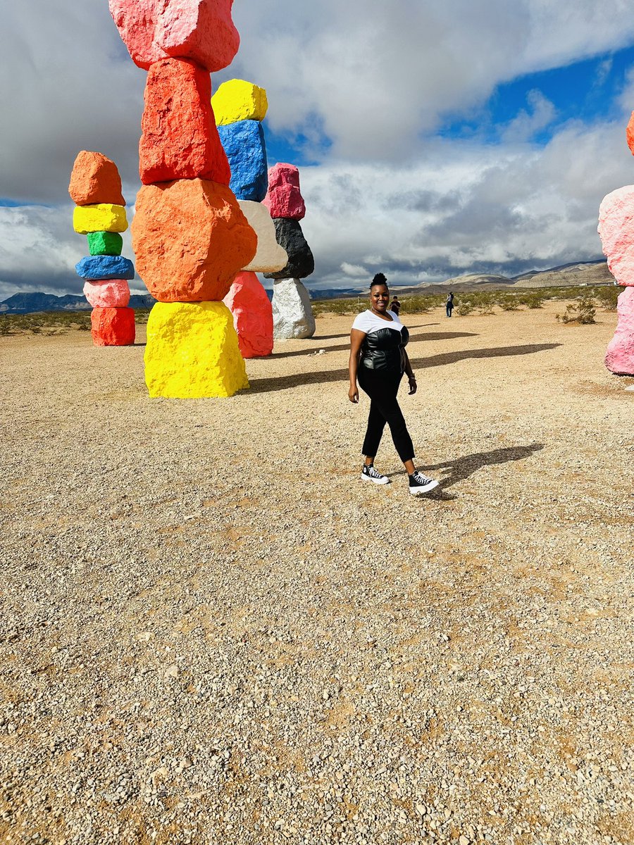 THEPERKSOF_EDU's tweet photo. Live life in full color #7MagicMountains https://t.co/GHDX4sS6bP