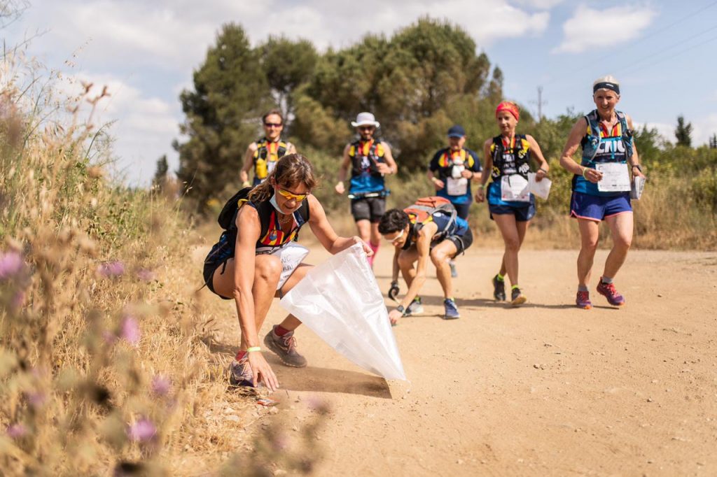 LaFosbury's tweet photo. 🏃‍♀️ Aquest dissabte Osona acull la 5a edició de l'@UCMarathon, una cursa en què es practica el plogging: recollir residus als espais naturals mentre es corre

🗣️ Hem parlat amb Anna Subirana, organitzadora, i amb David Blanqué, que participarà en la prova

https://t.co/XWuoeiyuzC https://t.co/9NeXMmxItY