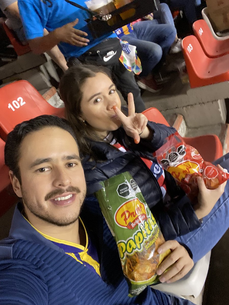 LUISMICHE55's tweet photo. Noches mágicas de botana😂 y fútbol👫🏻😍⚽️ https://t.co/4a287Lcqpy