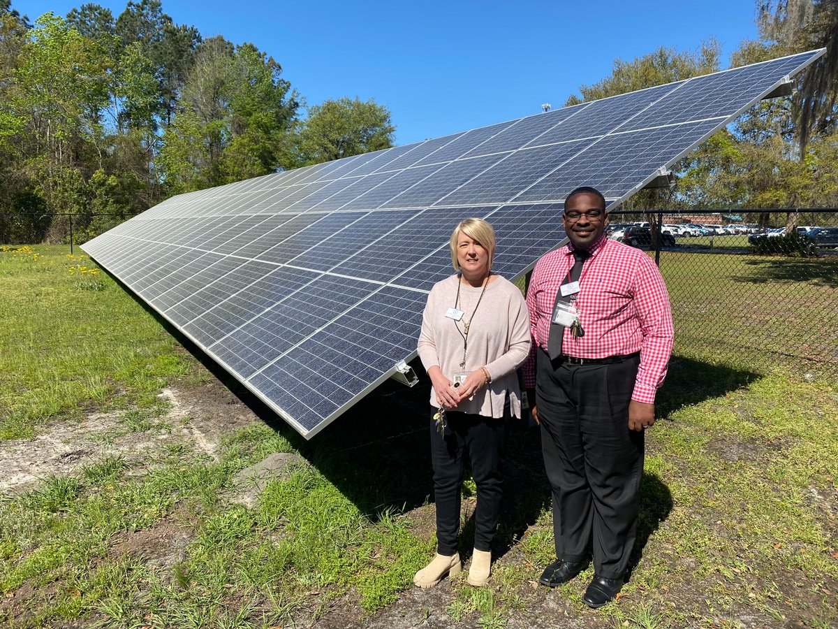 LibertyCoSchool's tweet image. 🚨 BREAKING NEWS🚨 We are excited to announce that a 40 kw Solar Panel System has been installed &amp;amp; is fully operational at Frank Long Elementary. Principal Dr. Sukaratana flipped the switch this morning! #ExcellenceInEverything #SolarPanelEducation #DreamBelieveAchieve