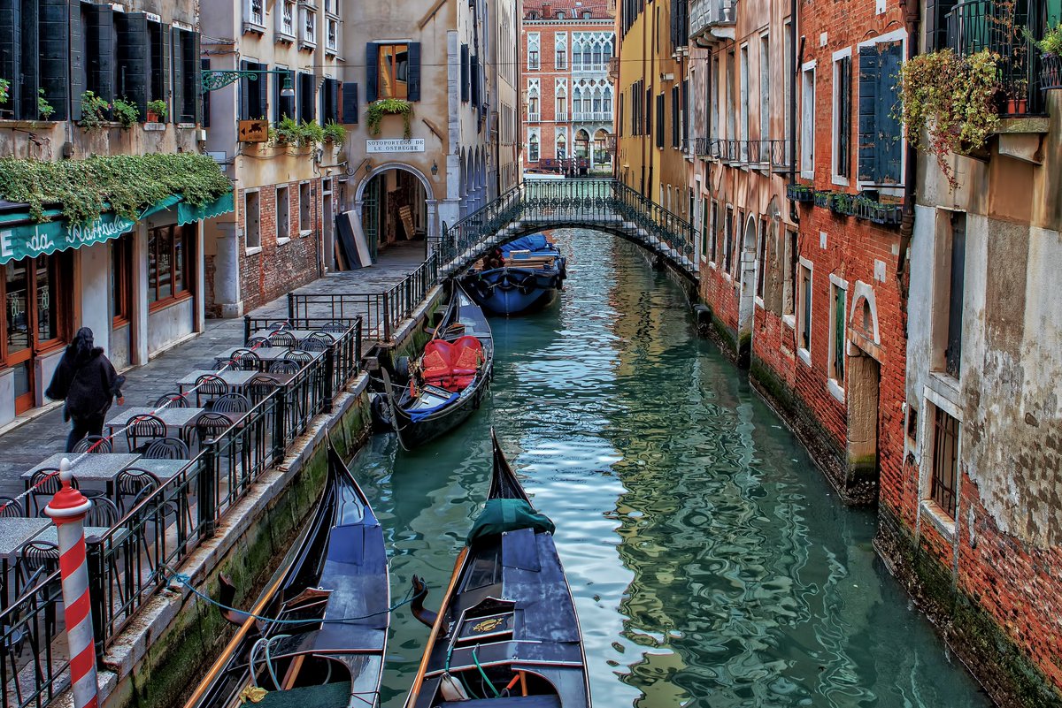 Discover the magic of Venice, Italy - a city like no other! 🇮🇹✨ #Venice #ItalyTravel #MagicalCity #ExploreVenice