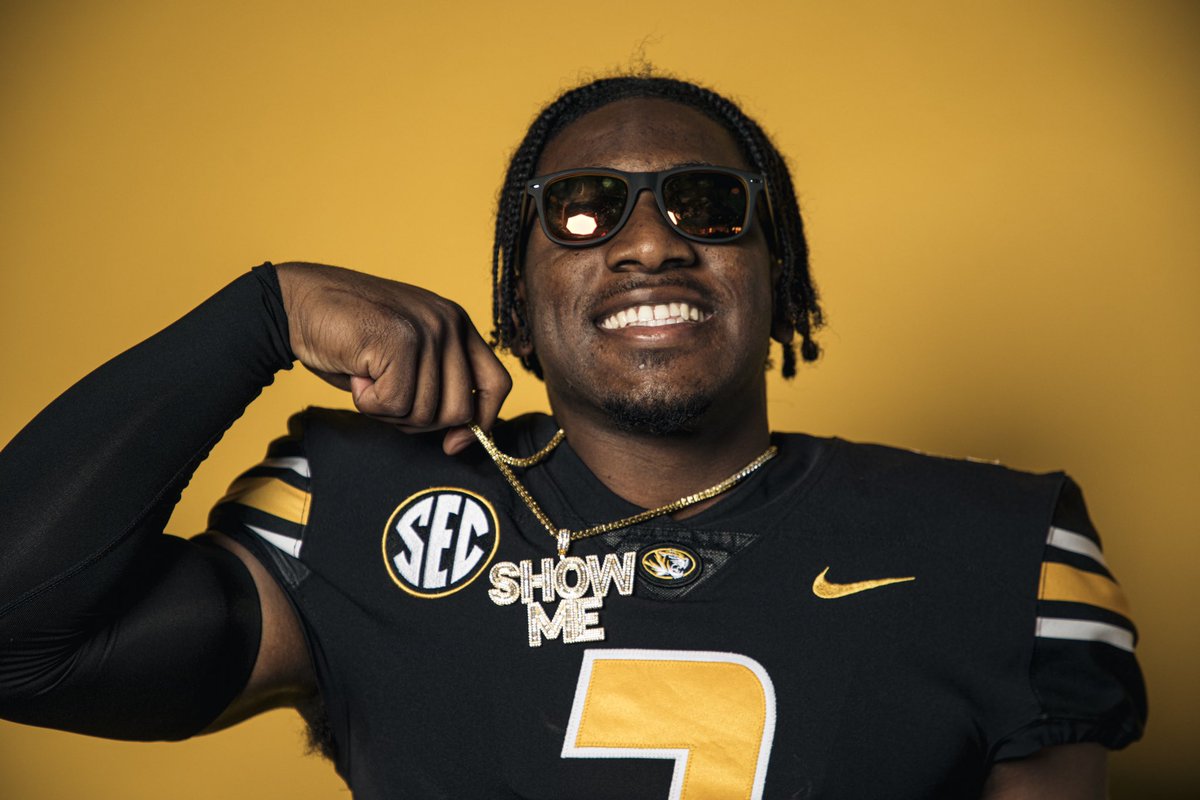 KedrenY's tweet photo. Had a great visit at Mizzou!! I wanna thank the coaches and staff for giving my family a great experience!! @CoachLoop @MaureyBland6 @SantanaMcKnight @olivia_ohlsen @MizzouFootball https://t.co/amMK6rCPS0