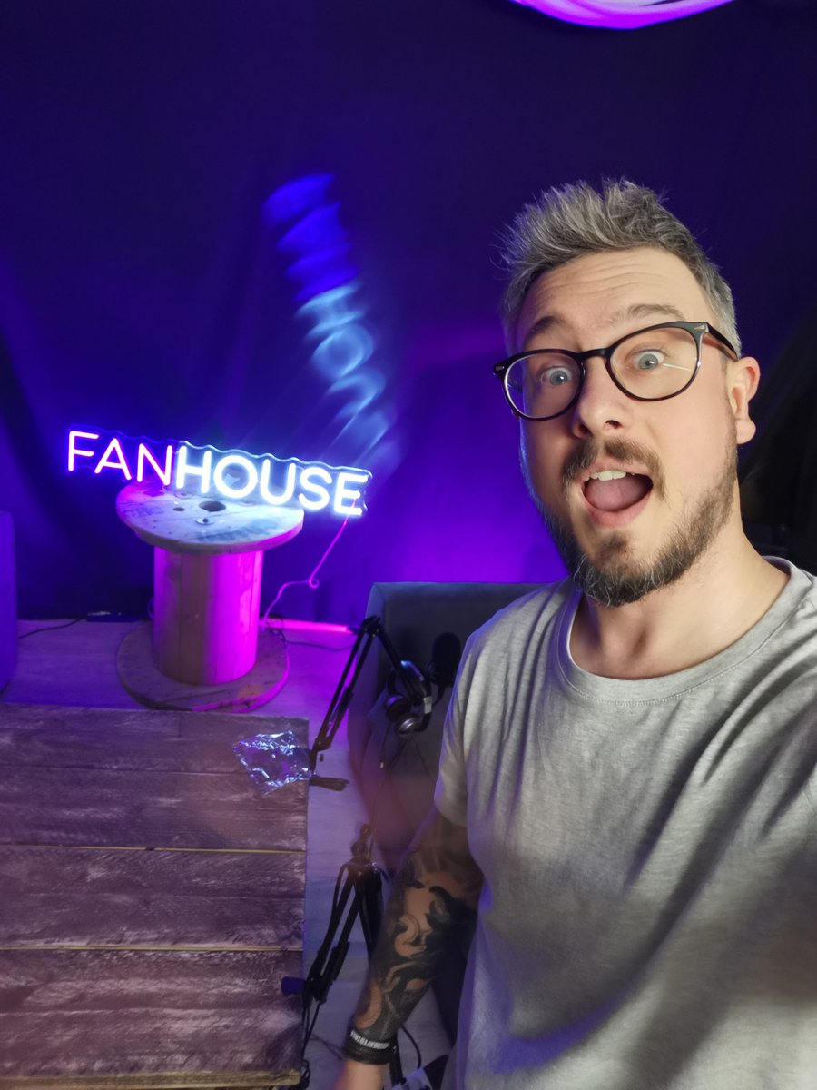 FanHouse_UK's tweet photo. 📢 WE HAVE OUR STUDIO!! 📢

We're interviewing the incredibly hot and fellow Northerner @chloes_peach tomorrow!

A like or RT would be amazing if you can 😉😈💜

Fancy using our studio for content? Comment below 😏 https://t.co/ORfsQzruNj
