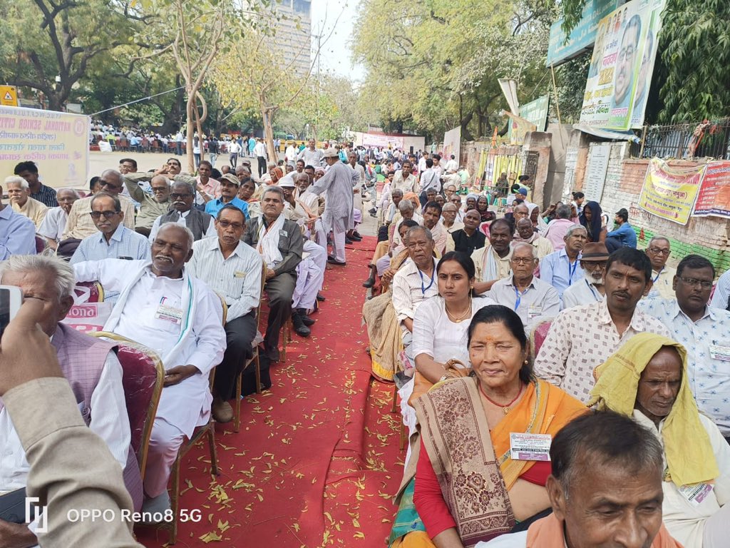 CFTUI2's tweet photo. #सीफटीयूआई से संबद्ध नेशनल सीनियर सिटीजन एसोसिएशन द्वारा नई दिल्ली में वरिष्ठ नागरिकों की रेल रियायत सुविधा बहाली के लिए जंतर-मंतर पर धरना-प्रदर्शन आयोजित किया गया, एसोसिएशन के राष्ट्रीय महासचिव श्री रामायण पांडेय "एलौन" के नेतृत्व में ! @itucasiapacific @PMOIndia @RailMinIndia https://t.co/oEjlMVqd4W