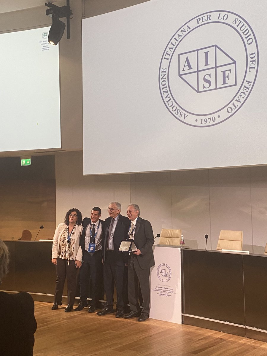It was a great emotion to see Prof Giovanni Raimondo receiving the <a href="/AisfFegato/">AISF - Associazione Italiana Studio Fegato</a> distinguished service award by Prof Antonio Craxì. Two Hepatology living legends and Italian (and Sicilian!) prides <a href="/cabibbo78/">Giuseppe Cabibbo</a> <a href="/Calvar1Vincenza/">Vincenza Calvaruso</a> #LiverTwitter <a href="/unimessina/">Università degli Studi di Messina</a> <a href="/unipa_it/">UniPa</a>