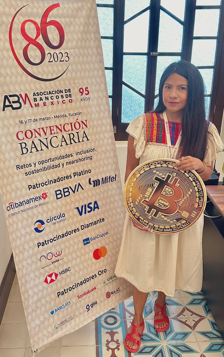 IndiraKempis's tweet photo. En este país es más fácil que la banca acepte a #bitcoin como opción que dejarse nacionalizar por @lopezobrador_ 

No tengo pruebas, pero tampoco dudas.

Desde la 86 Convención Bancaria.

El futuro es descentralizado 🚀🌚 #ToTheMoon https://t.co/oBitcsmtwG