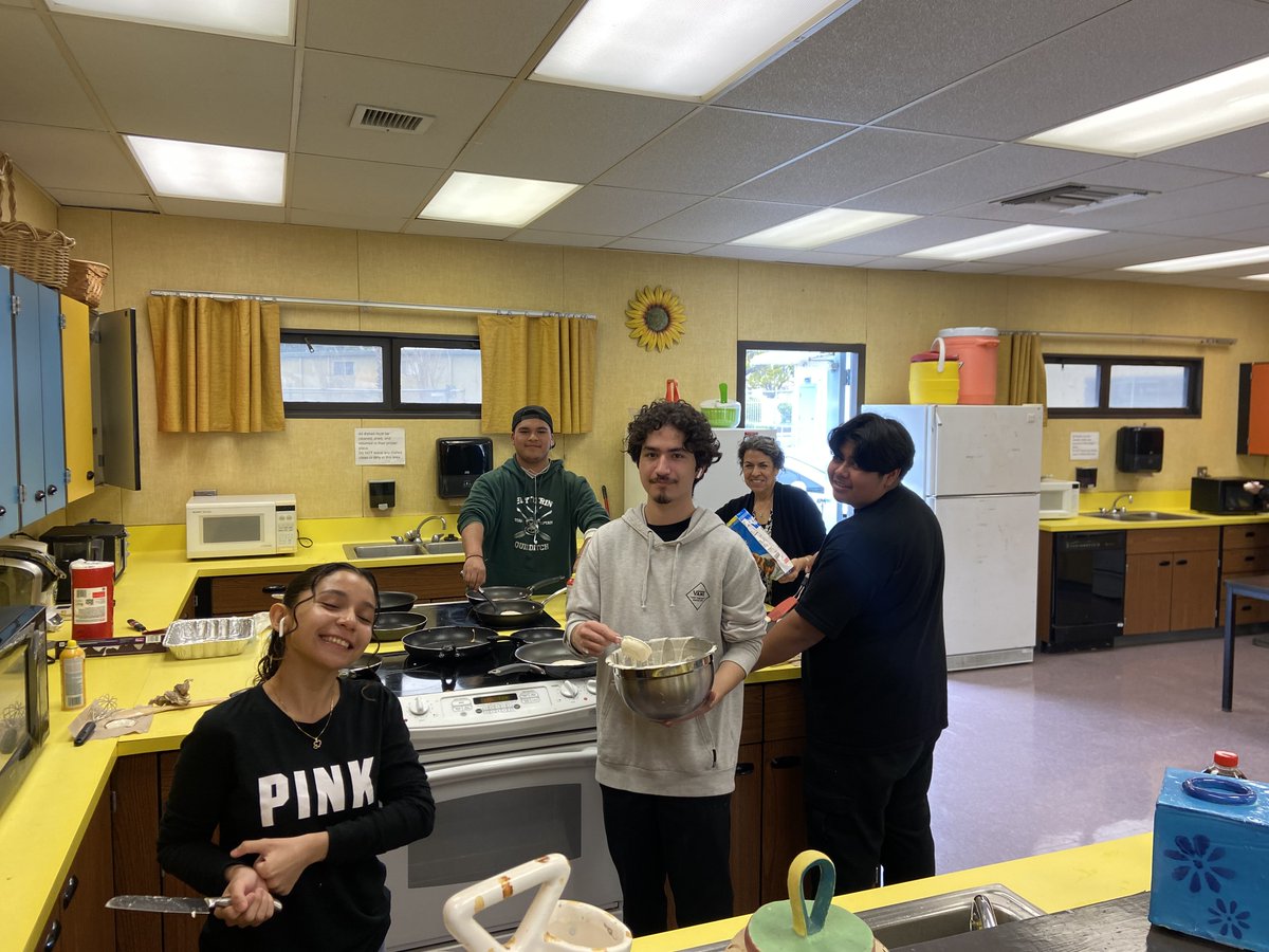 AltaVistaHS's tweet photo. AVHS students were treated to another pancake breakfast last week! Thank you to Ms. Penney, her wonderful culinary students, and Ms. Kinder for putting this event together! https://t.co/hQzOzcj1jH