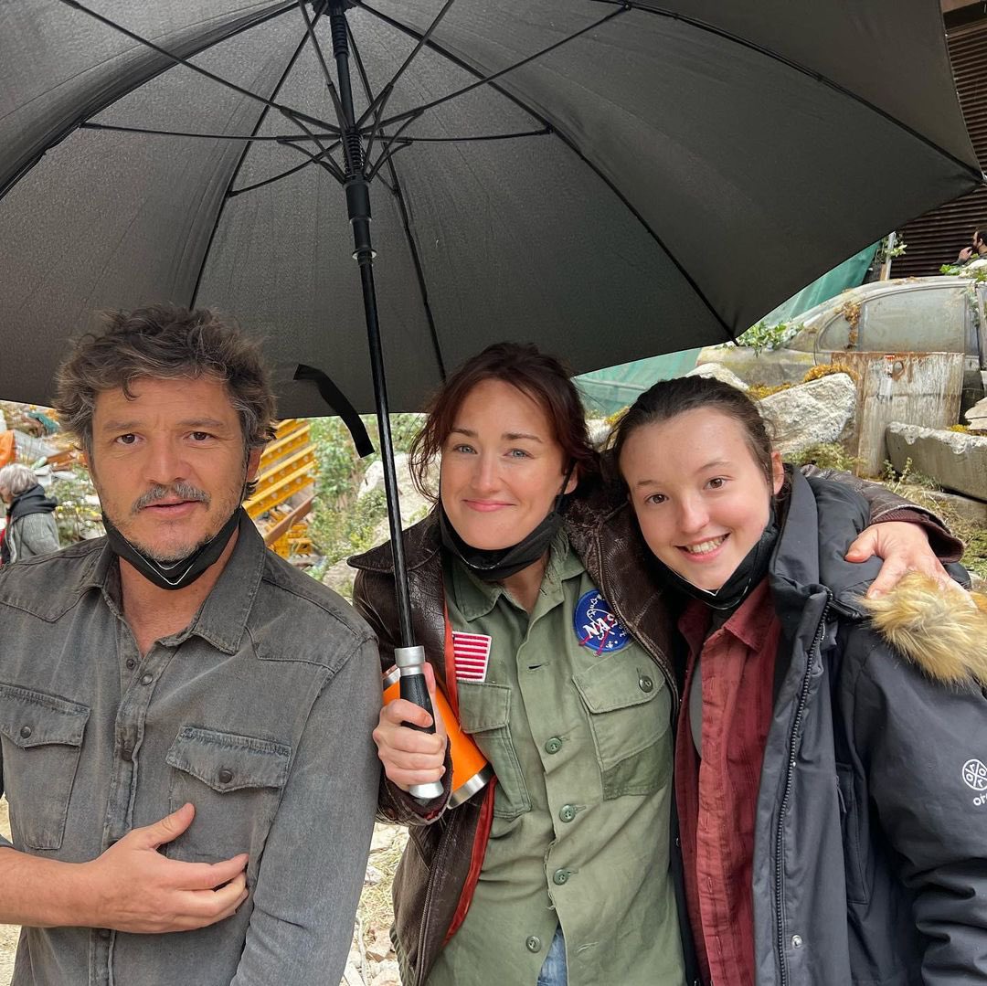 Pedro Pascal Daily on X: pedro pascal with ashley johnson and bella ramsey  on the set of the last of us <3  / X