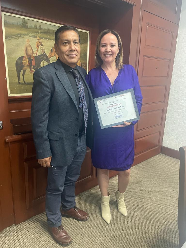 Invitada por la Sección Especializada en <a href="/SeguridadCCGDL/">Seguridad y Custodia</a> de la <a href="/CamaradeCom_GDL/">Cámara de Comercio de Guadalajara</a>  a charlar sobre la economía de las mujeres y colaborar en concientizar y prevenir todo tipo de violencia dentro de las empresas.
Agradezco a su Presidente el Teniente Quirino Ruíz la invitación.