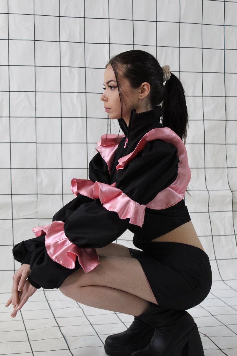 Nereamalfoy1's tweet photo. La niña d mis ojos aka @dragunsmommy  llevando este set dos piezas d mi marca  Scowl Studio!!!Realizado para un trabajito d la uni inspirado en Picasso 🔪🎀🔪🎀🔪 https://t.co/LamQrCuZKg