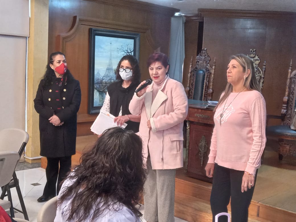BasicaSEPH's tweet photo. La #DGEB asistió a la inauguración del Taller para el diseño del Programa Analítico dirigido a supervisoras directoras,jefas del área pedagógica de los Centros de Atención Infantil #EducaciónInicial.El taller fue impartido por el equipo técnico estatal de #DGDC.
@natycastrejonv https://t.co/91lA9F5cPE