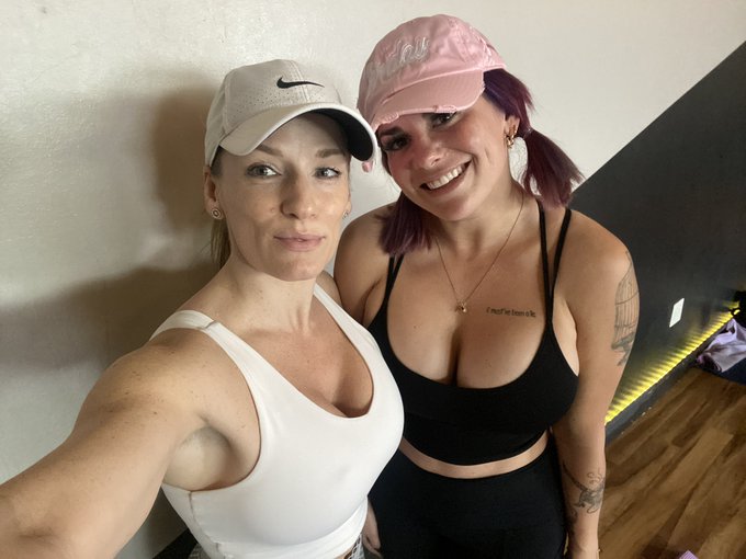 I Love having yoga and lunch with @JillianWeathers ??? https://t.co/8nFLNXlUm0 https://t.co/ZNj4QPfu
