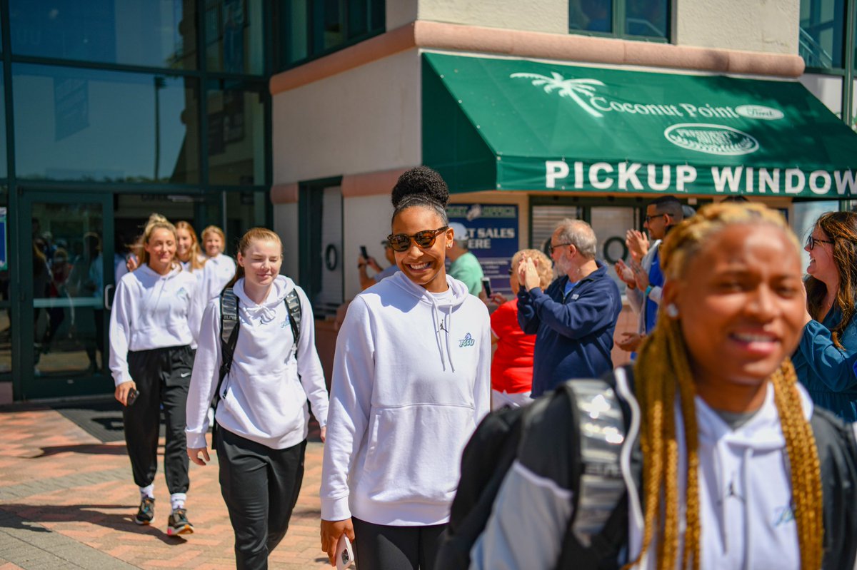 MarchMadnessWBB's tweet photo. The Eagles are on their way to the madness 😈

#MarchMadness x 📸 @FGCU_WBB https://t.co/DyhoR9zESO