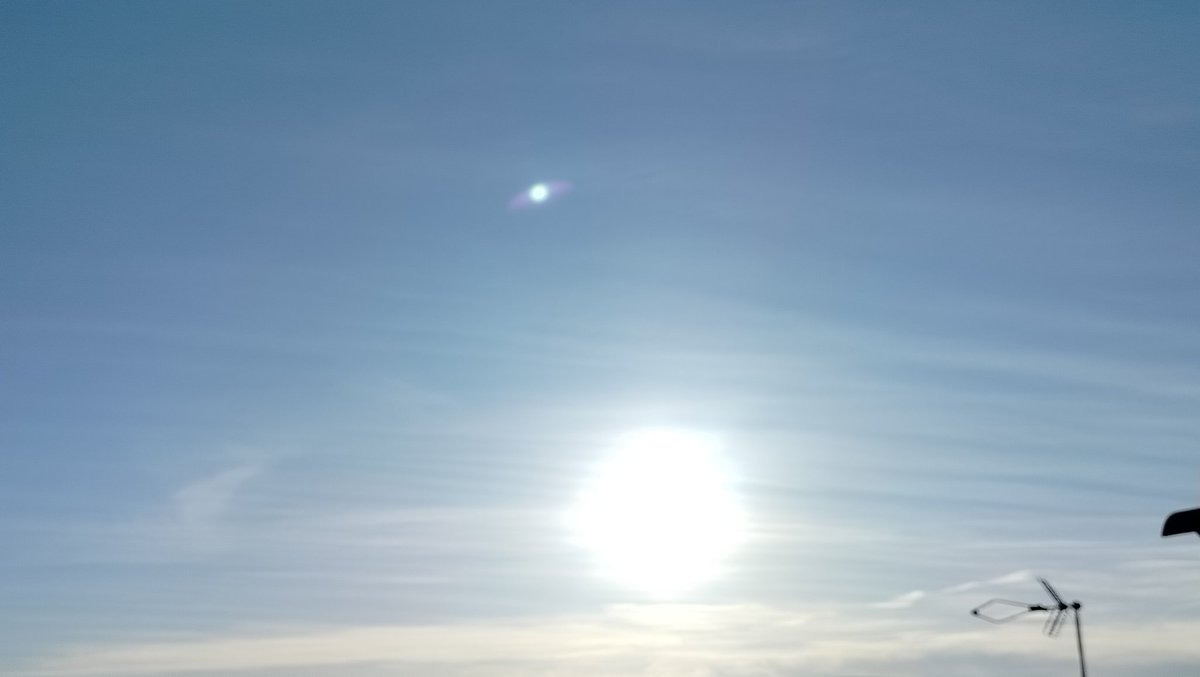 Aviones Rayando el Sol en #murcia
#geoingenieria #stopmanipulacionclimatica #haarp #Agenda2030 #CambioClimatico #estafa