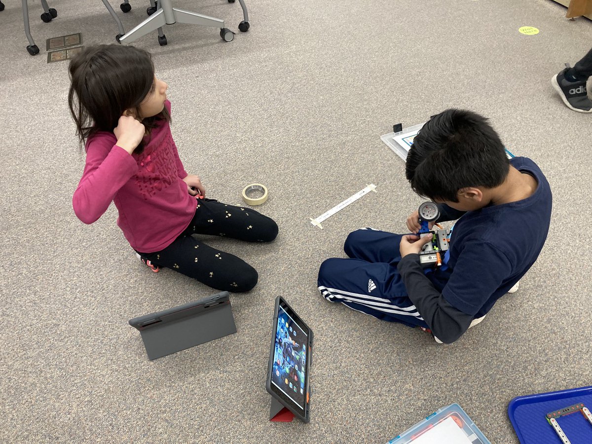 EdenMosoff's tweet photo. 3rd grade Ss @BarbaraRose220 are thinking like engineers and testing and modifying their @VEXRobotics rovers to build the best rovers for the job. #stem220 #webelong220 https://t.co/02vjigG5cH