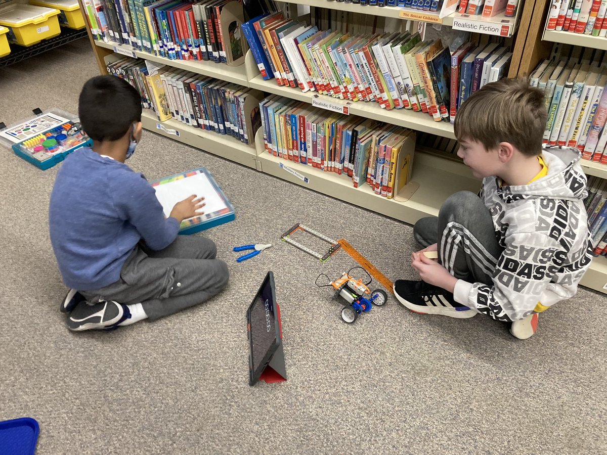 EdenMosoff's tweet photo. 3rd grade Ss @BarbaraRose220 are thinking like engineers and testing and modifying their @VEXRobotics rovers to build the best rovers for the job. #stem220 #webelong220 https://t.co/02vjigG5cH