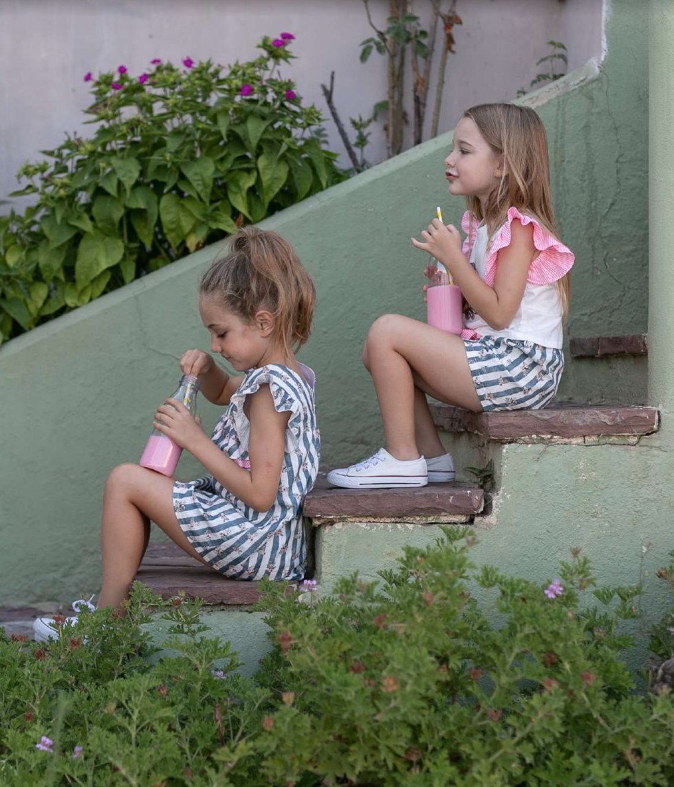 GestionTextil's tweet photo. Tengo una muñeca vestida de azul, con su camisita y su canesú...💙 by @cocoacqua  #modaniñas #modainfantil #niños #kids #fashion #GestionTextil #marcas #representante #coleccionprimavera #verano #vestidos #novedades https://t.co/wJ8v8aZwD2