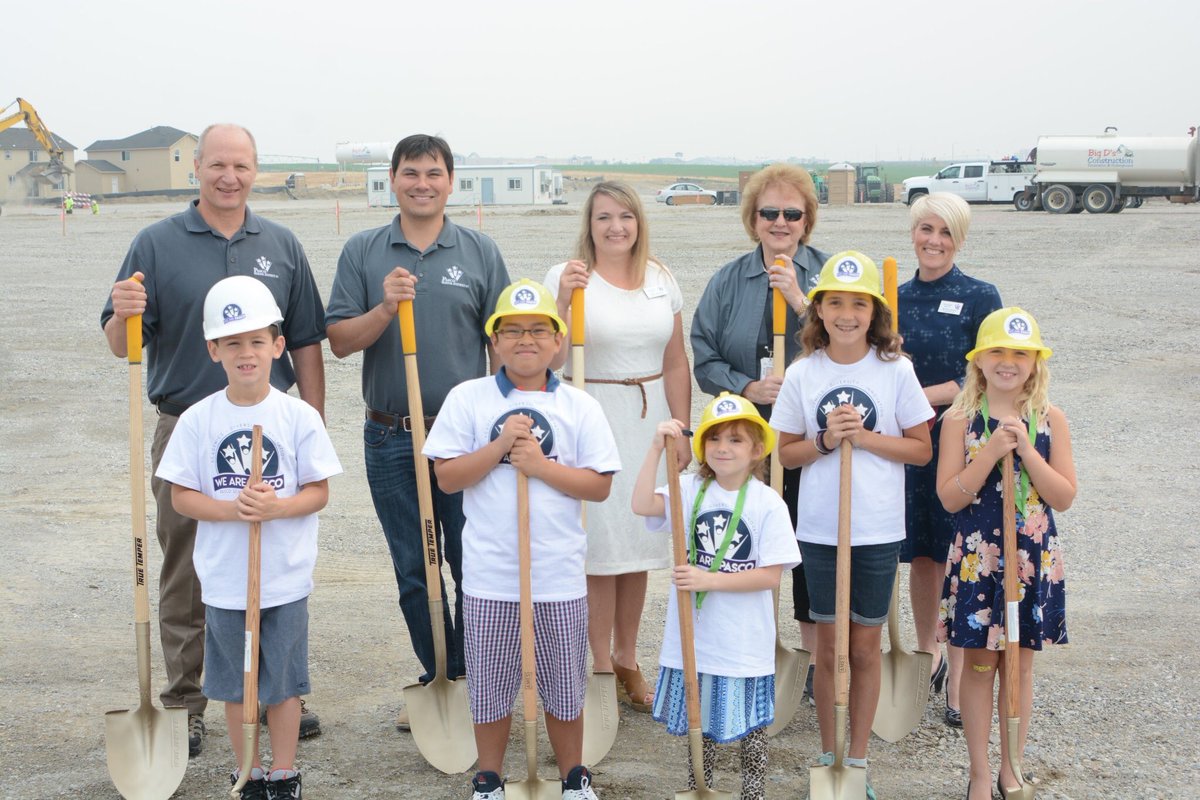 PSD1_Super's tweet photo. Meet Chloe! She was 5 when broke ground for Three Rivers Elementary and Ray Reynolds Middle School where she now attends as a 6th grader. It is my greatest joy to watch the youth of this community grow and achieve. Another reason why I have the best job ever. #GratefulSuper https://t.co/UBEPpwdv48