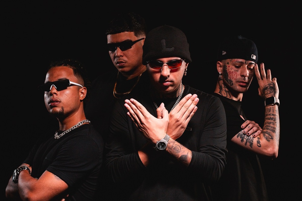 ZonaSuburbana's tweet photo. Após sucesso de “Ouro Rosé I e II”, Duzz, Sobs, Sueth e Peu voltam a se reunir em “Alguns Dias de Glória”

#Rap #HipHop #AlgunsDiasdeGlória #Duzz #Peu #Sobs #Sueth

🔽Matéria completa acesse🔽

https://t.co/t9Pe7b2AB5 https://t.co/kd60gFvs2L