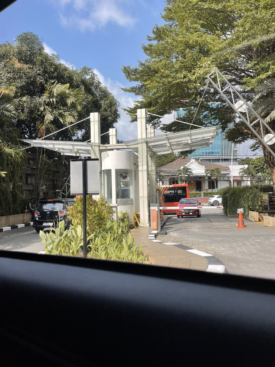 dear_llama's tweet photo. Was in Jakarta for a work trip (straight from Scotland 😂 it was exhausting) this week and it was such an experience! 🥰 kind of sad it's over now 🥹 #travel https://t.co/Q0oDmOWmMS