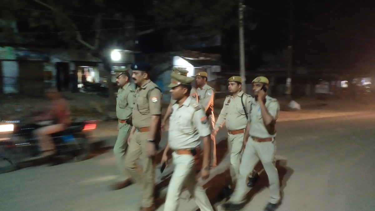 mathurapolice's tweet photo. #footpatrolling
#CoMant https://t.co/KSm0xkPK0e