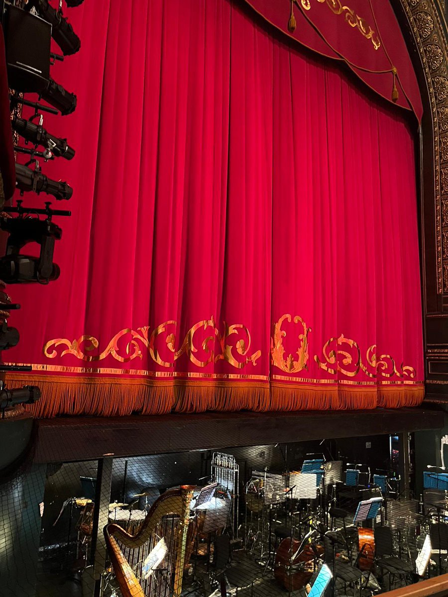 CastlefordMusic's tweet image. What a remarkable afternoon out… Year 9 experiencing @northernballet ‘The Great Gatsby’ at @GrandTheatreLS1 as part of our Year 9 Performance curriculum #inspired #buildingcharacter